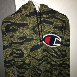 Men’s Supreme x Champion hoodie